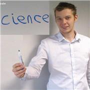 Professeur donne cours en physique